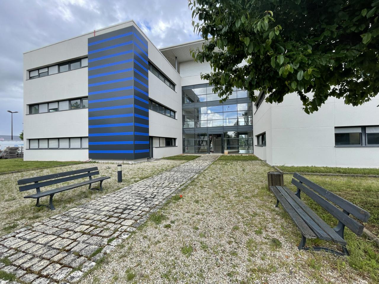 Bureau Saint-Cyr-sur-Loire 165m² Location bureau Saint-Cyr-sur-Loire Indre-et-Loire OLBUR2308101 0